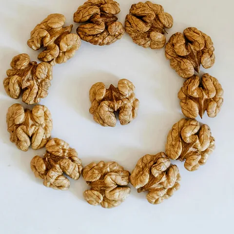 Walnut Kernels (Extra Light) — 1 kg Vacuum Pack